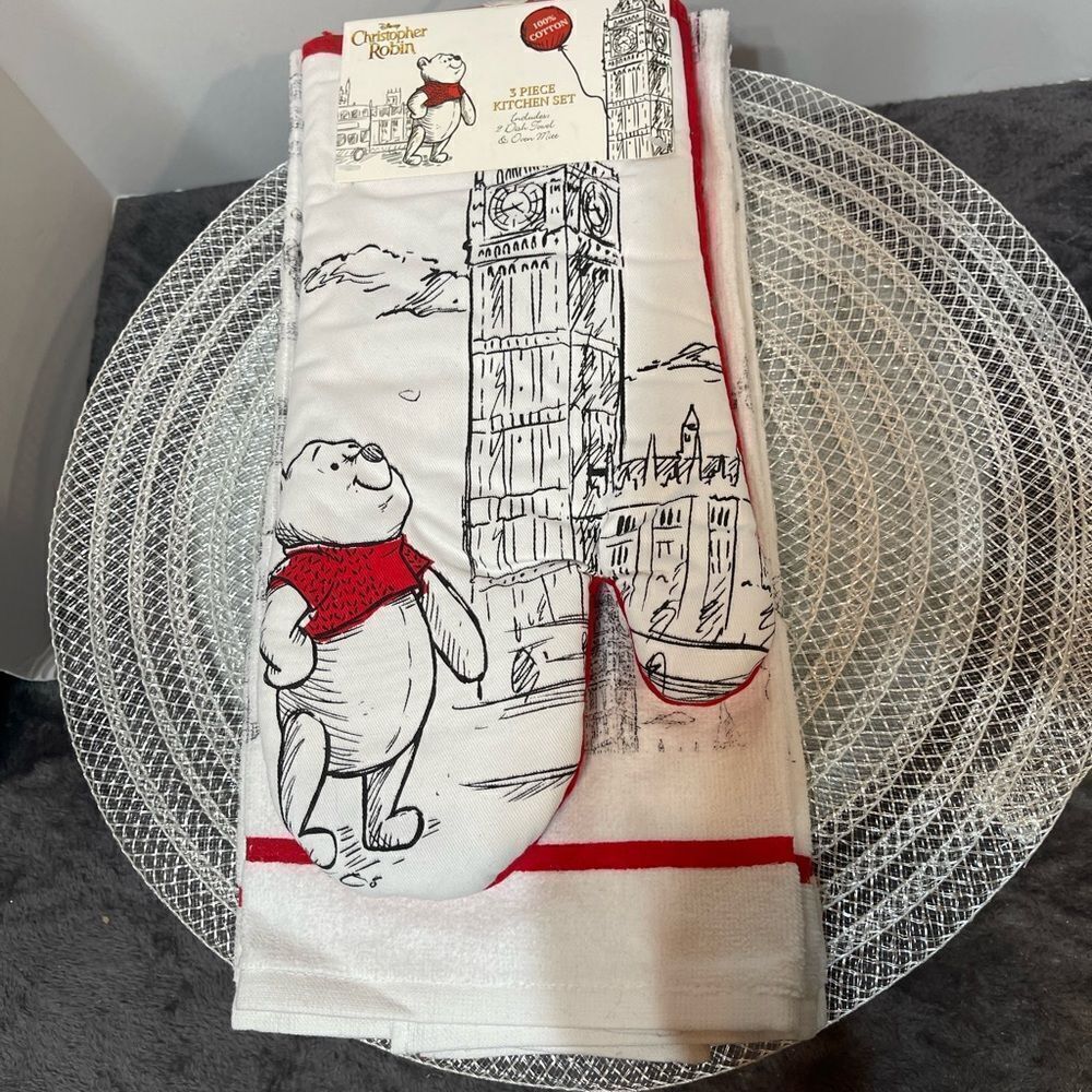 Disney Winnie the Pooh Kitchen Towels and Mitt set 3 piece set NWT
